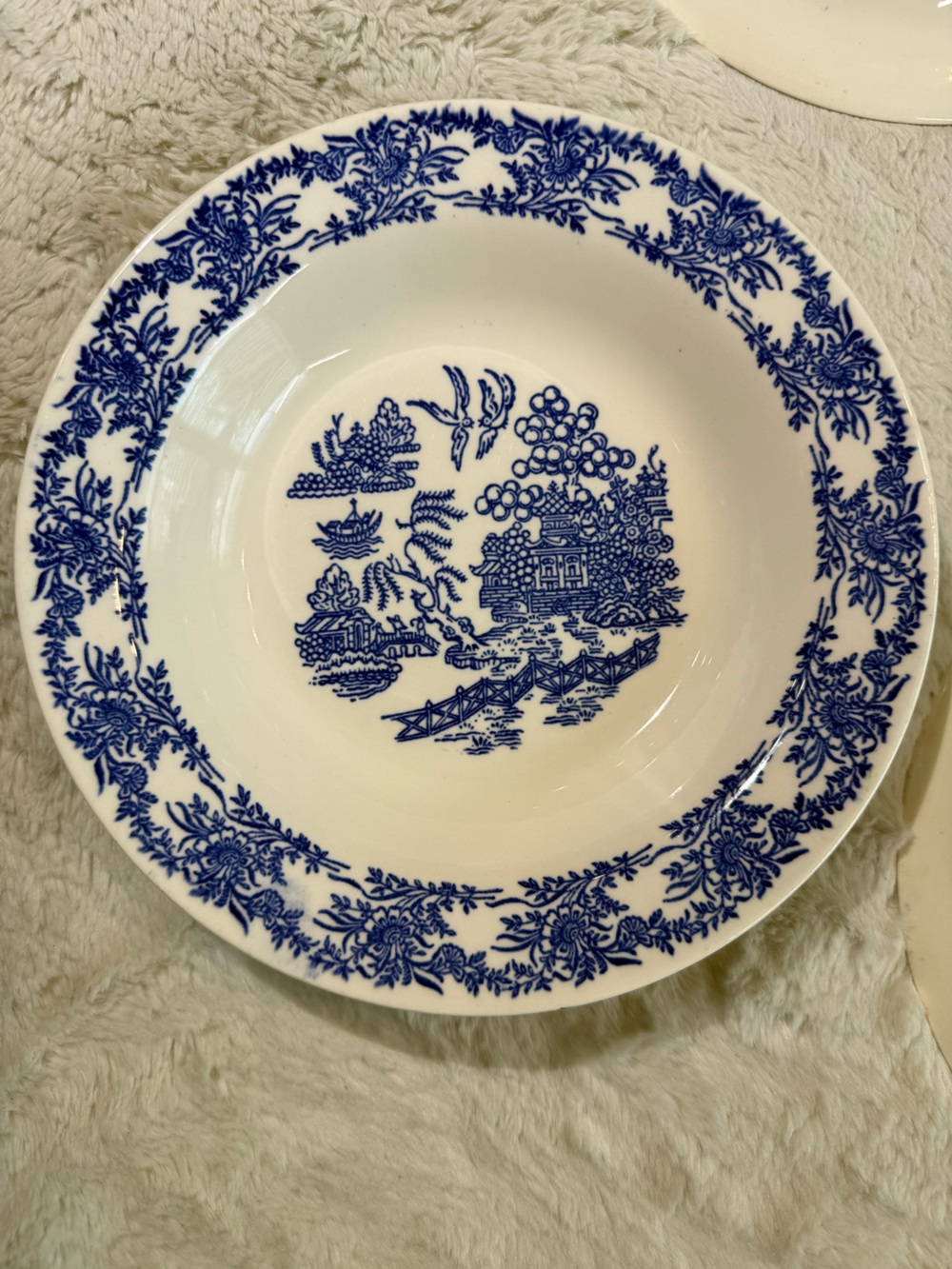 Set of 4- Vintage 8 1/4” Blue Willow pattern bowls by Royal China Company - Picture 3 of 8